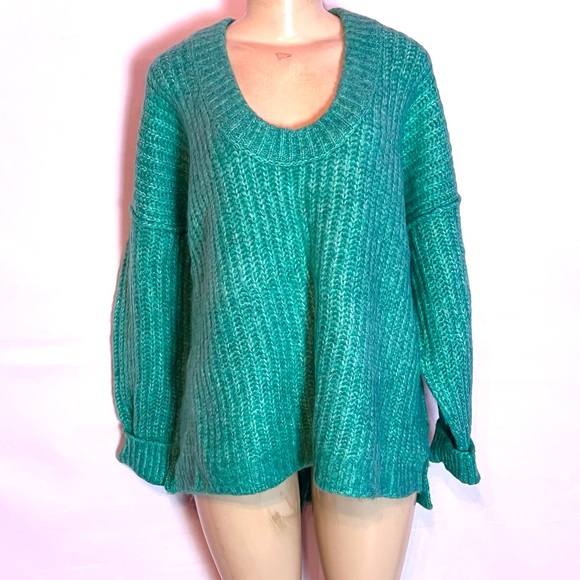 BRAND NEW FREE PEOPLE ELECTRIC TEAL OVERSIZED V NECK LONG SLEEVE SWEATER SZ MED - Picture 5 of 6